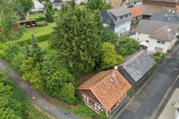 Luftaufnahme Haus, Scheune und großer Garten