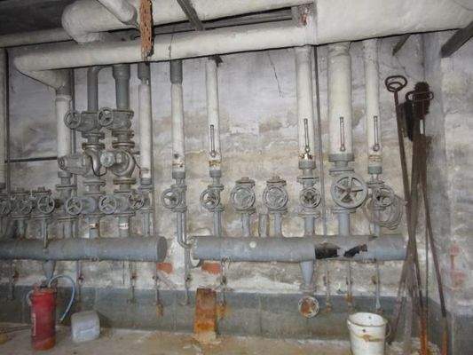 Keller: Veraltetes Heiz- u. Rohrsystem