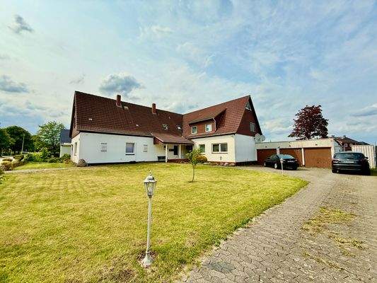 Frontansicht IV mit Garage