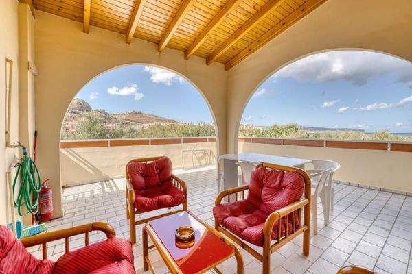 Kreta, Kalyves: Helle Villa zu verkaufen, nur wenige Schritte vom Meer entfernt