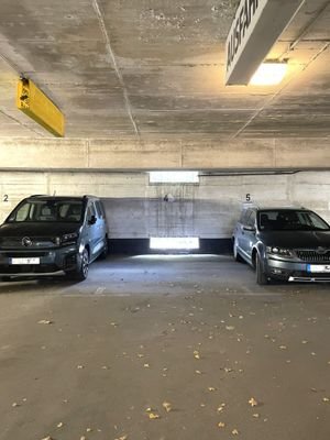 geschützter und gesicherter Stellplatz in der Tiefgarage (80€)