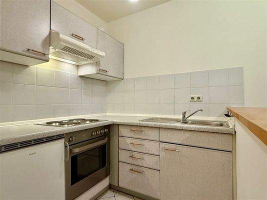 Halboffene Küche mit EBK