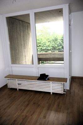 Wohnzimmer mit Ausgang zum Balkon