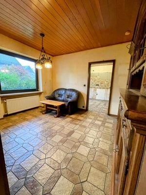 EG Esszimmer mit Zugang zur Küche