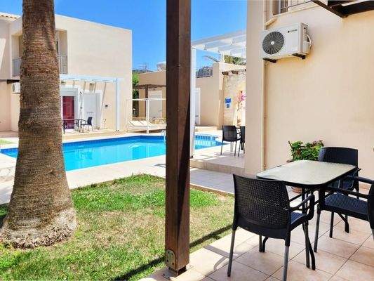 Kreta, Nopigia: 3-Zimmer-Wohnung in Anlage mit Pool nahe Strand zu verkaufen
