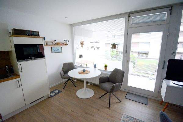 Wohn-/Ess-/Schlafzimmer &amp; Küche