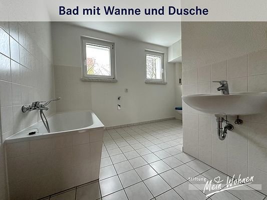 Bad mit Wanne und Dusche