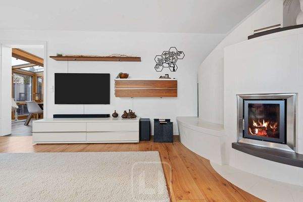 EG I Kamin mit Sitzgelegenheit