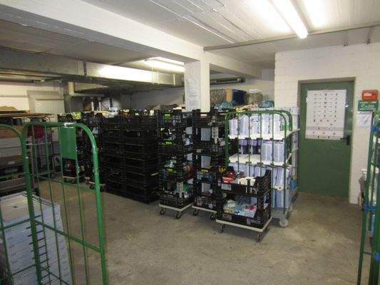 BLICK IN DEN LAGERRAUM IM UNTERGESCHOSS