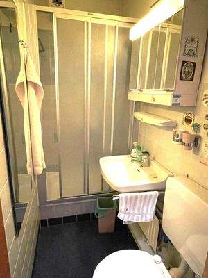 VH 1, 1. OG: Gäste-Bad 