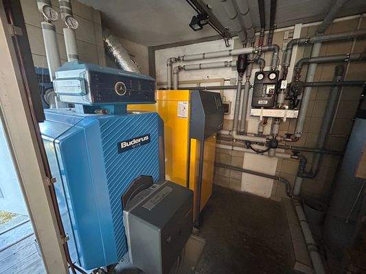 Kombi aus Öl- und Holzheizung und Photovoltaik.JPG