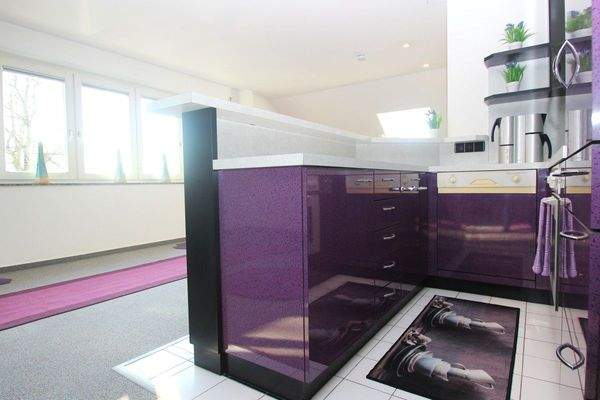 … einer kleinen Küche für Essen …