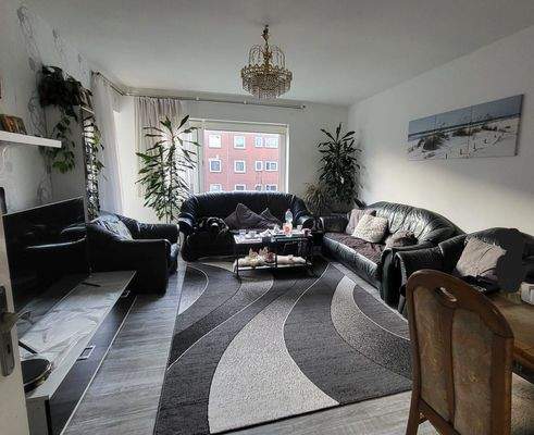 Wohnzimmer mit Esstisch