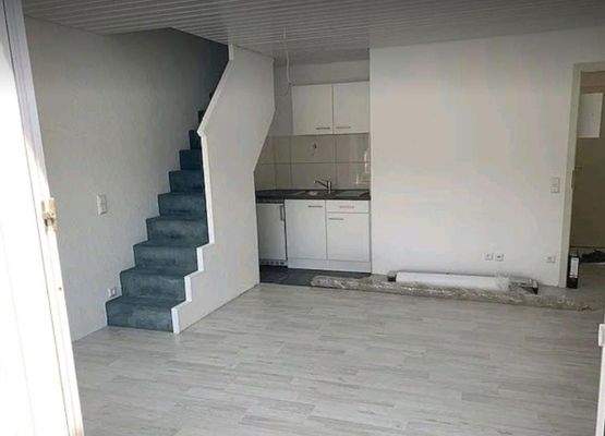 Wohnzimmer mit Treppenaufgang