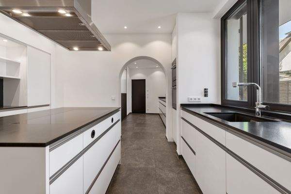 Premium-Küche mit Beiküche