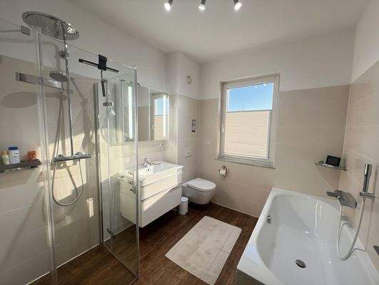 Badezimmer im Erdgeschoss