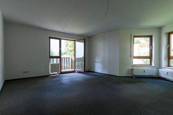 Flur Blickrichtung Zimmer 1 mit Balkon