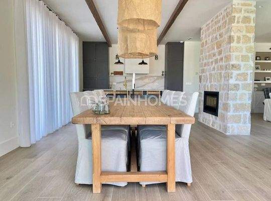 4-Bedroom Villa with Pool and Garden in Alicante Biar