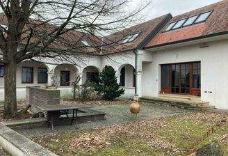 Gebäude gartenseitig