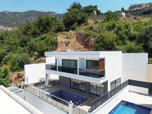 Sea and Nature-View Houses with Pools in Alanya