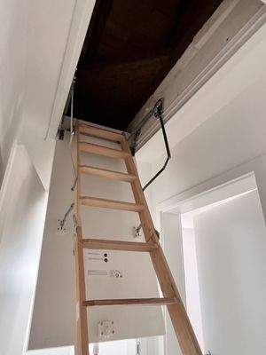 Abstellfläche/Dachspitz