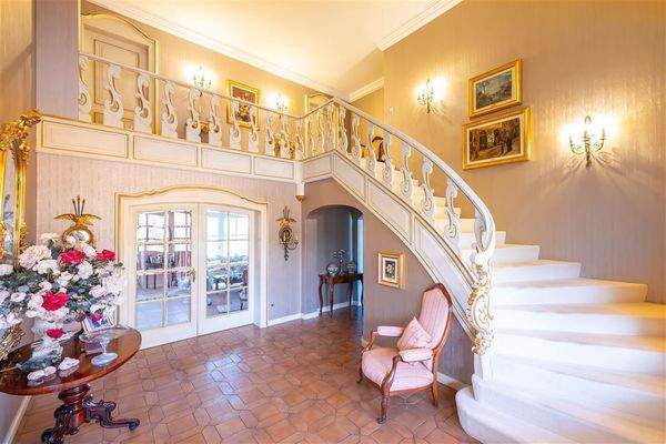 Herrschaftliche Eingangshalle