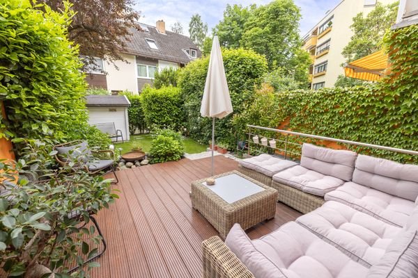 Terrasse mit Gartenansicht