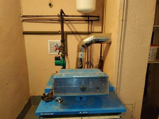 Heizung im Nebengeb.