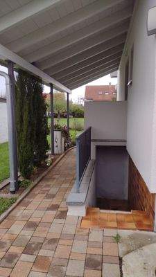 Zugang zum UG vom Garten