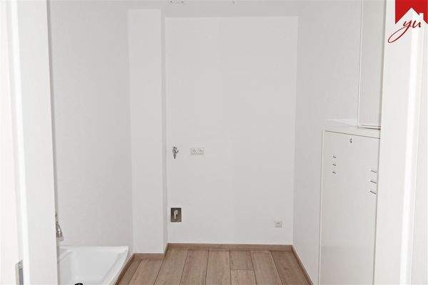 Hauswirtschaftsraum mit Waschmaschinenanschluss