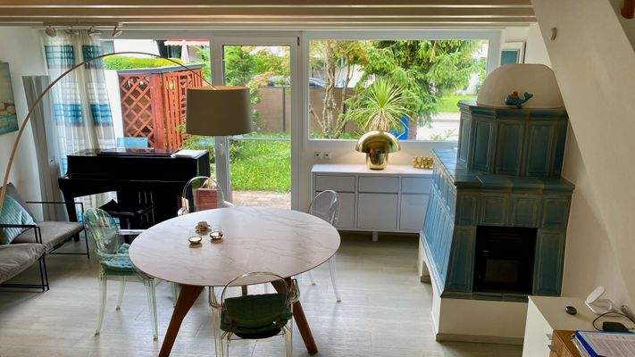 Das großzügige Wohnzimmer...