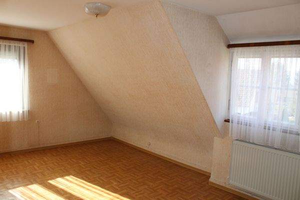 Zimmer mit Gaube im Dachgeschoss