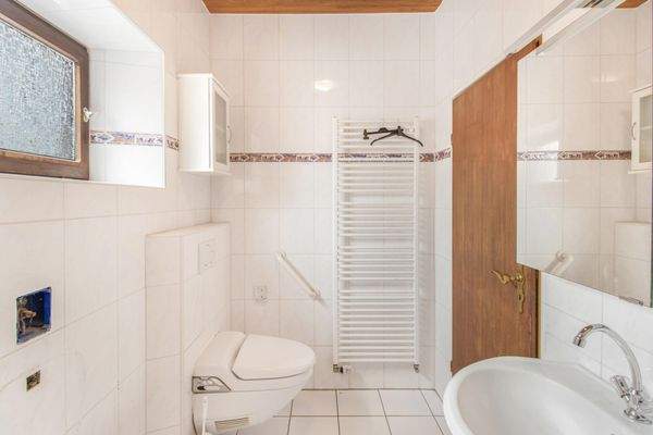 Badezimmer im Erdgeschoss