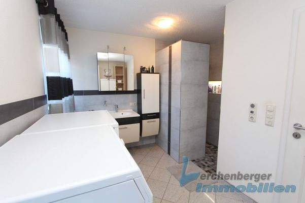 Waschraum mit Dusche