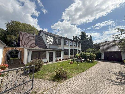 Haus- und Grundstücksansicht