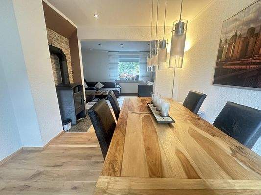 Wohnzimmer mit Kamin