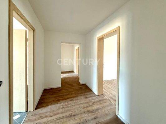 Sanierte Wohnung im 2. OG links