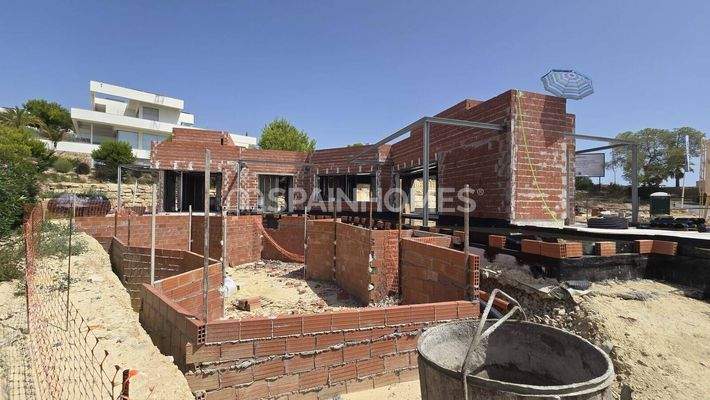 Elegant Southwest-Facing House in Exclusive Las Colinas Golf