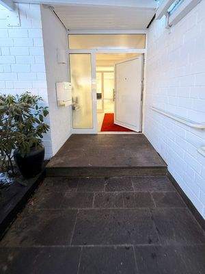 Bitte, treten Sie ein!