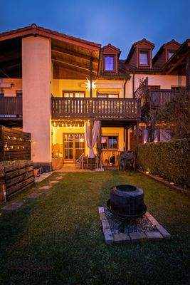 Blick vom Garten zum Haus