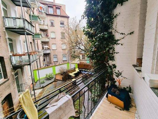 Balkon Richtung Innenhof.jpg