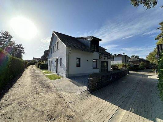 Anliegender Weg & Stellplatz