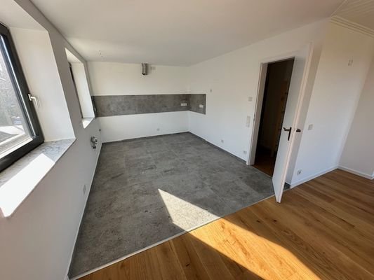 offene Wohnküche mit Spint