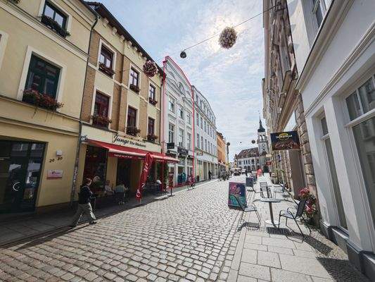Namhafte Nachbarn (DM und Junge die Bäckerei)