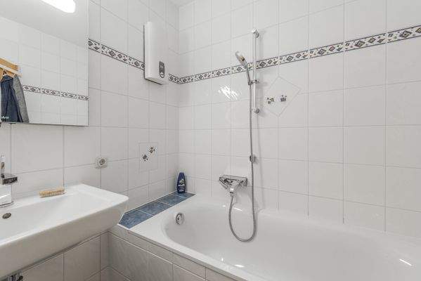 Badezimmer mit Badewanne