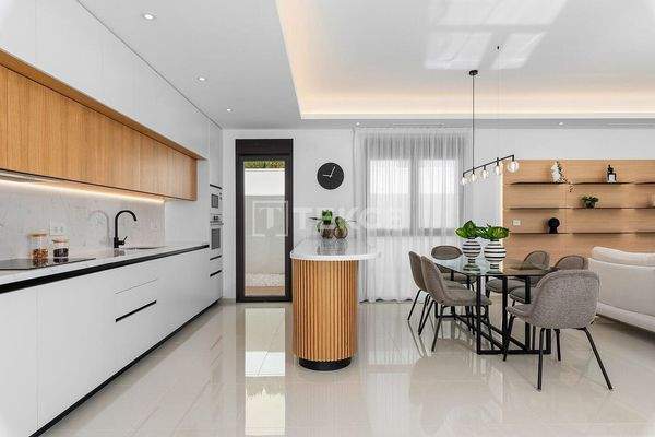 Elegant 3 Bedroom House with Pool and Solarium in Ciudad Quesada