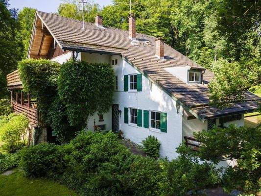 Haus vom Parkplatz zur Haustür
