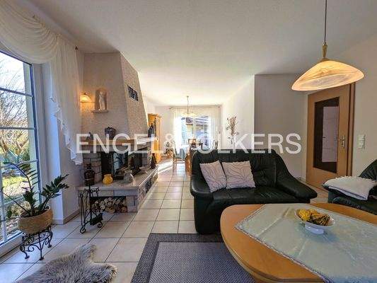 Wohnzimmer mit Kamin