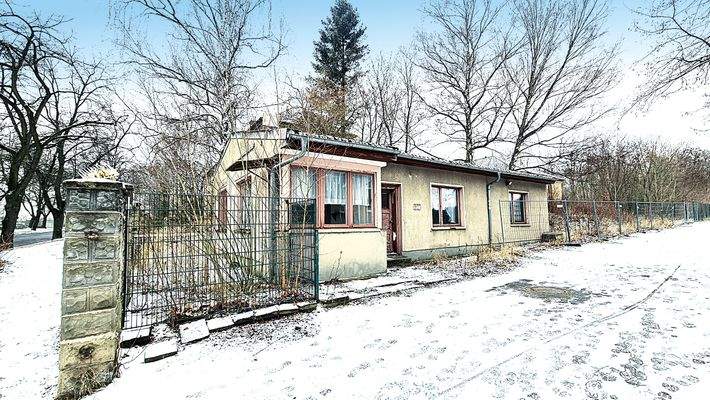 Blick auf das Wachgebäude