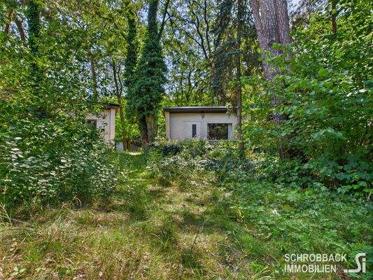 Blick von der Wasserseite zu den Häusern